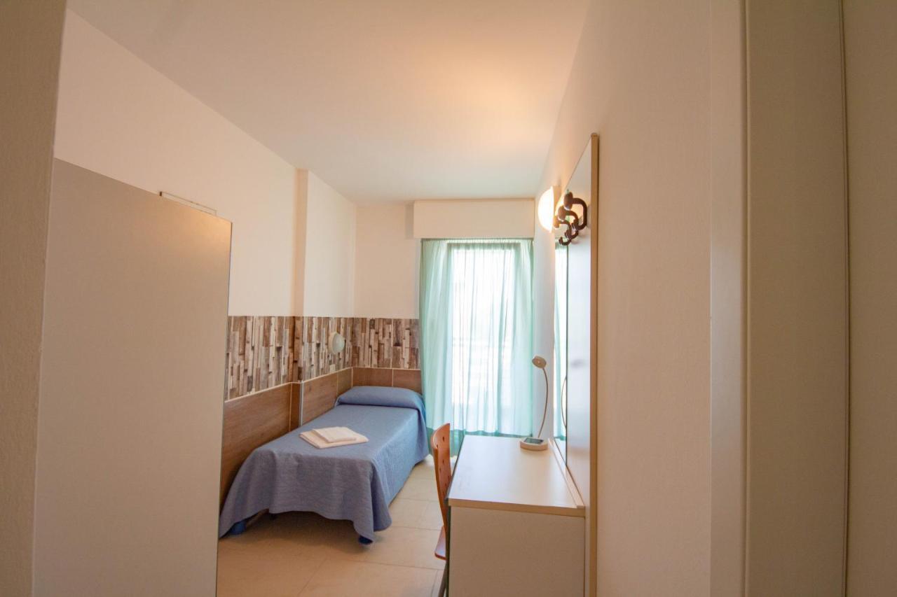 Hotel Ambra Lignano Sabbiadoro Dış mekan fotoğraf