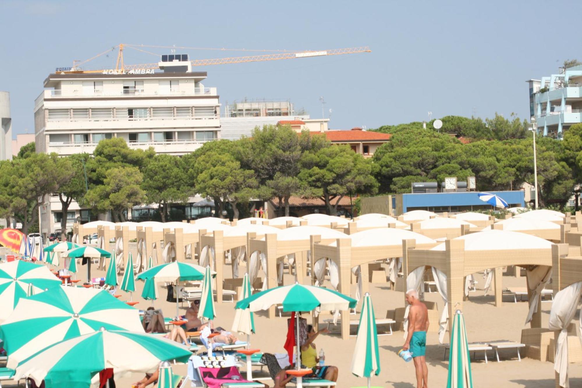 Hotel Ambra Lignano Sabbiadoro Dış mekan fotoğraf