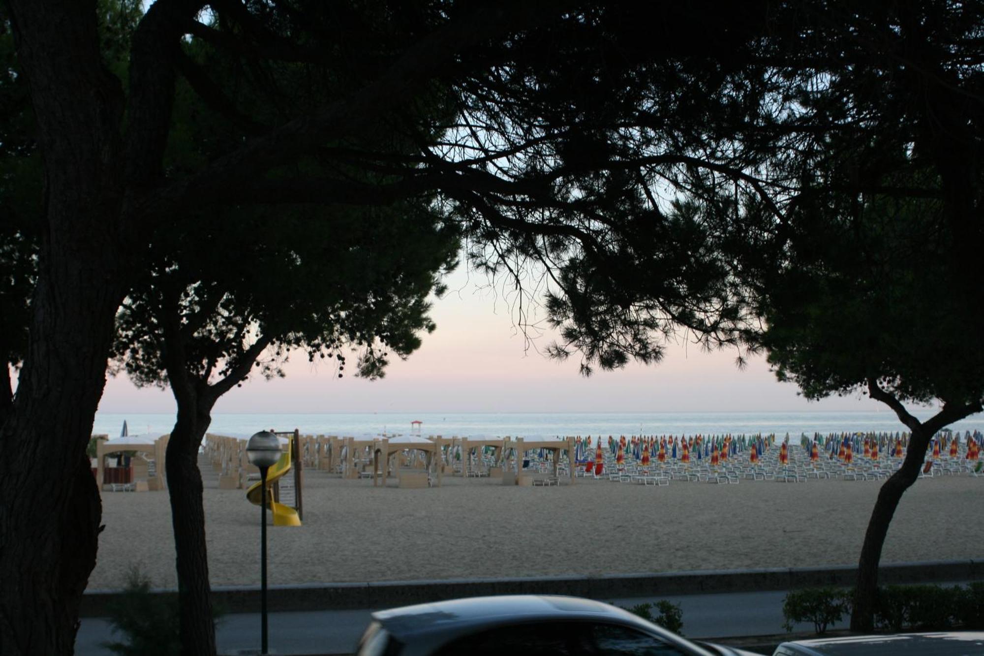 Hotel Ambra Lignano Sabbiadoro Dış mekan fotoğraf
