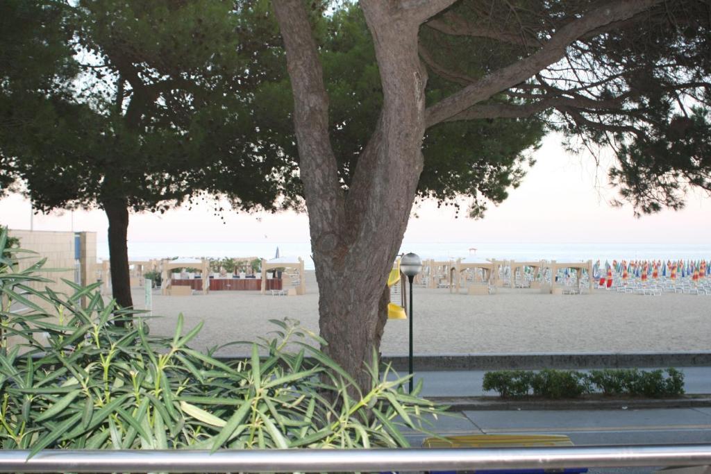 Hotel Ambra Lignano Sabbiadoro Dış mekan fotoğraf