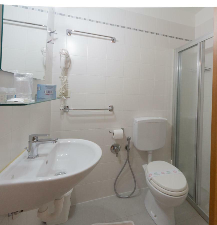 Hotel Ambra Lignano Sabbiadoro Dış mekan fotoğraf